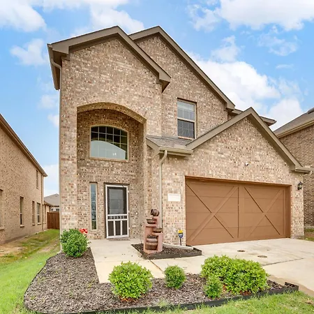 Walk To Lake Ray Hubbard Spacious Family Home!